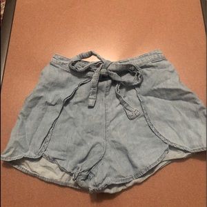 Hollister flowy shorts